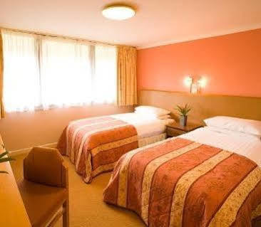 Hermitage Park Hotel Coalville Exterior photo